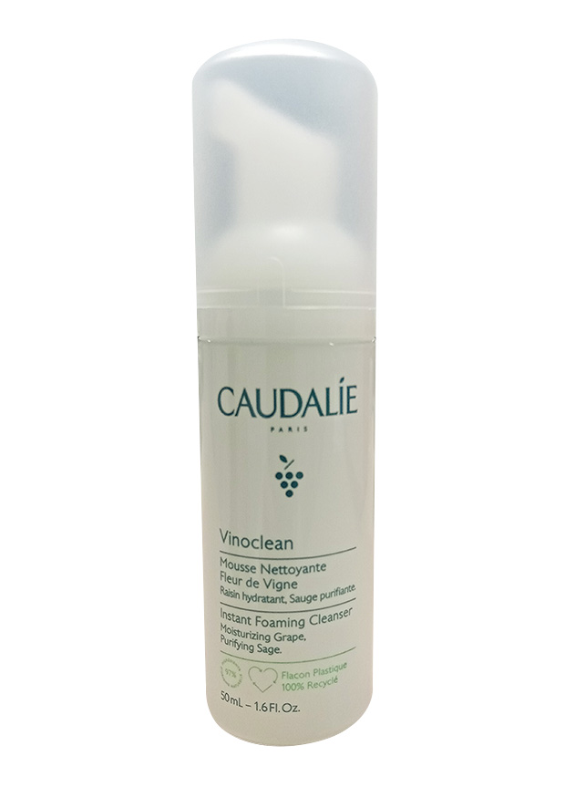 La mousse nettoyante Fleur de Vigne Vinoclean 50ml de Caudalie purifie et nettoie en profondeur tout en respectant l'équilibre naturel de la peau. Adaptée à tous types de peau, même sensibles.