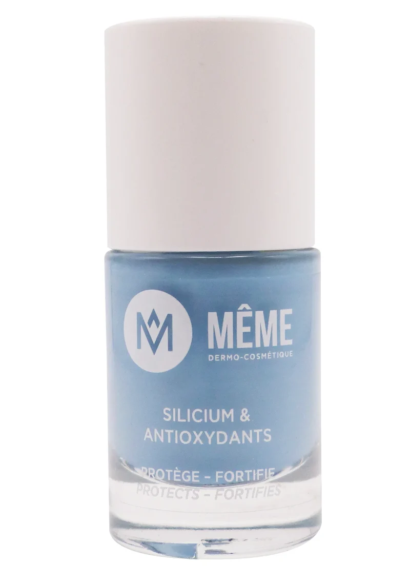 meme vernis bleu clair